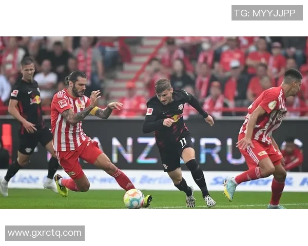 赫塔与杜塞尔的激烈对决揭示德甲新赛季的竞争格局与球队实力较量